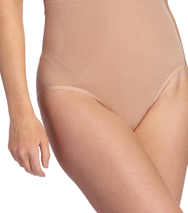 Seamless Shapewear Briefs provides essential lift and support for creating your best summer outfits of the season for 2023!