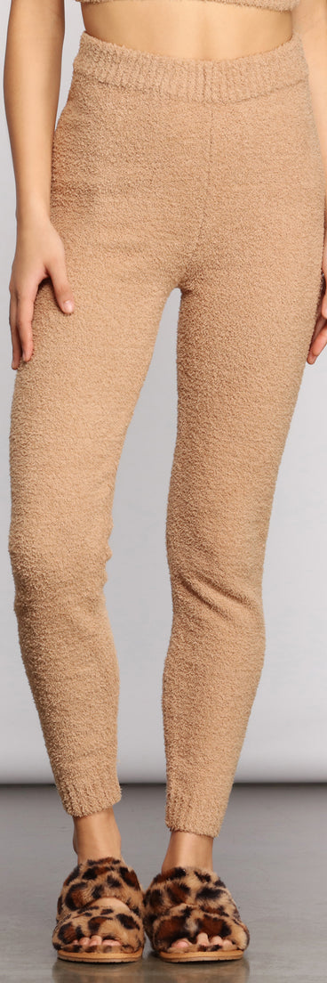 You’ll look stunning in the Cozy and Snug Chenille Pajama Leggings when paired with its matching separate to create a glam clothing set perfect for parties, date nights, concert outfits, back-to-school attire, or for any summer event!