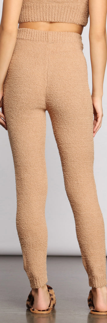 You’ll look stunning in the Cozy and Snug Chenille Pajama Leggings when paired with its matching separate to create a glam clothing set perfect for parties, date nights, concert outfits, back-to-school attire, or for any summer event!