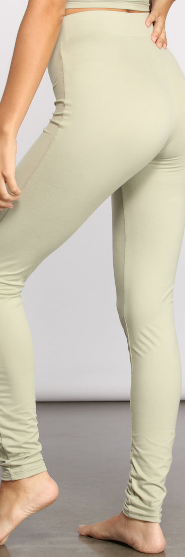 You’ll look stunning in the Cozy and Chill Pajama Leggings when paired with its matching separate to create a glam clothing set perfect for parties, date nights, concert outfits, back-to-school attire, or for any summer event!