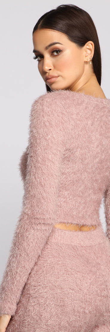 You’ll look stunning in the Long Sleeve Eyelash Knit Pajama Top when paired with its matching separate to create a glam clothing set perfect for parties, date nights, concert outfits, back-to-school attire, or for any summer event!