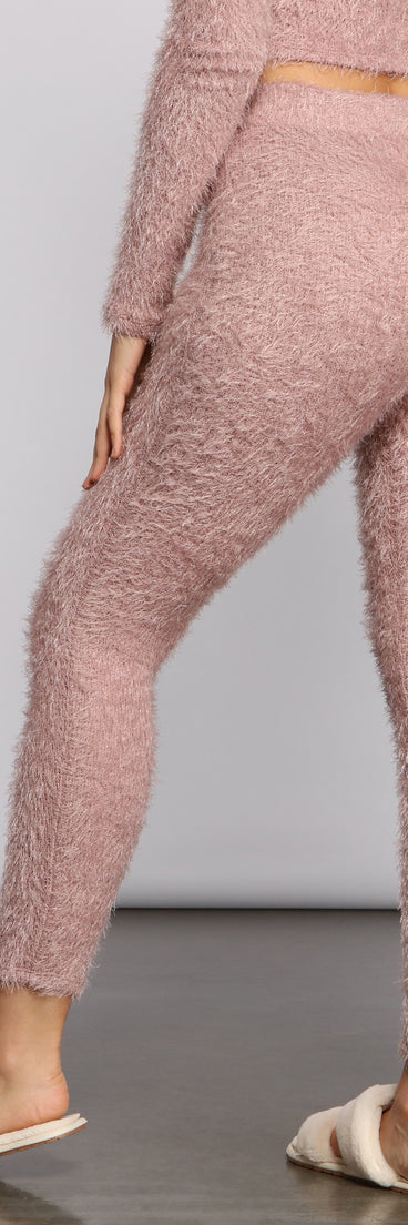 You’ll look stunning in the Mid Rise Eyelash Knit Pajama Leggings when paired with its matching separate to create a glam clothing set perfect for parties, date nights, concert outfits, back-to-school attire, or for any summer event!