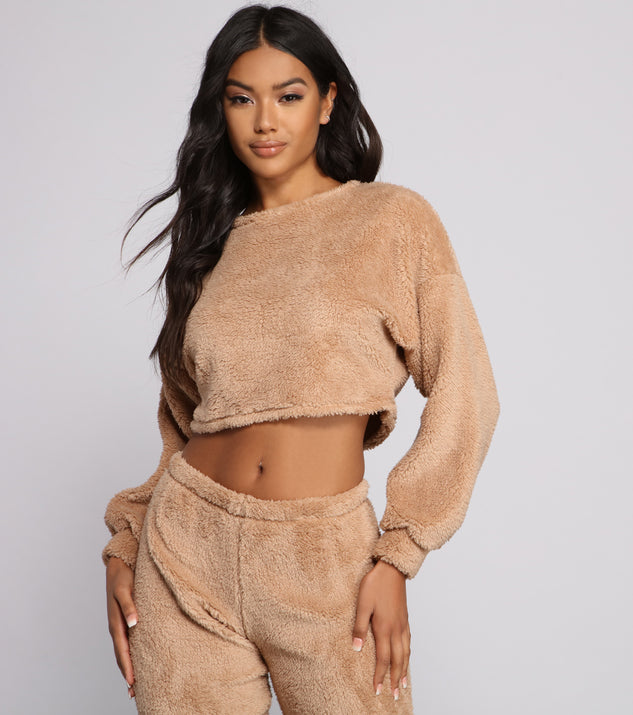 You’ll look stunning in the Cozy Cutie Sherpa Pajama Crop Top when paired with its matching separate to create a glam clothing set perfect for parties, date nights, concert outfits, back-to-school attire, or for any summer event!