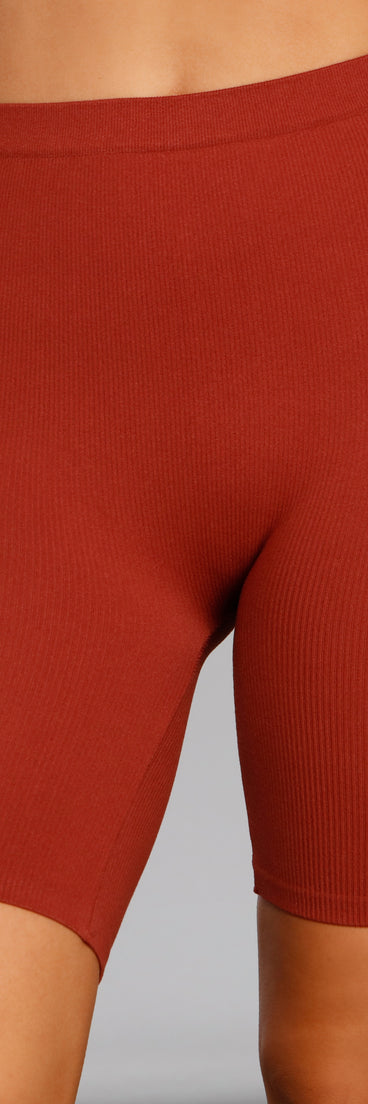 You’ll look stunning in the Minimal Chic Seamless Pajama Biker Shorts when paired with its matching separate to create a glam clothing set perfect for parties, date nights, concert outfits, back-to-school attire, or for any summer event!