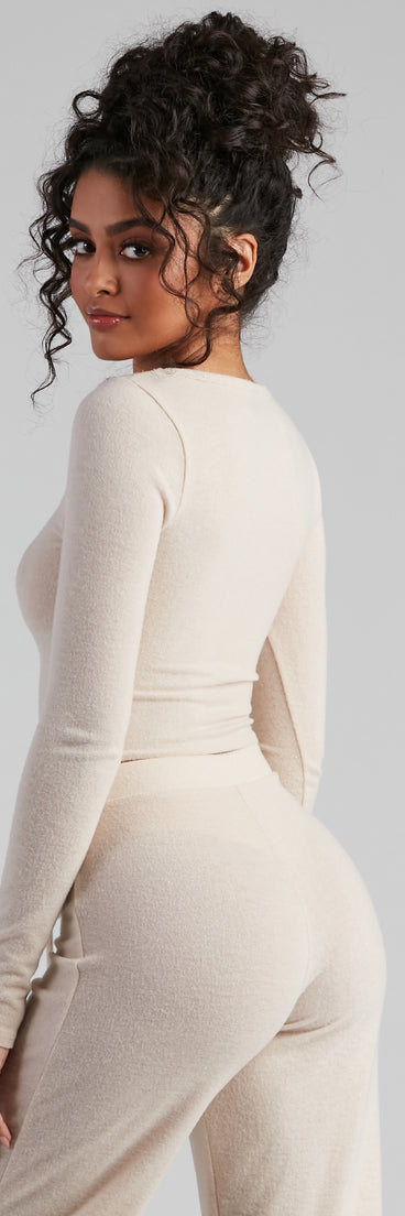 Cozy Ticket Brushed Knit Pajama Top provides essential lift and support for creating your best summer outfits of the season for 2023!