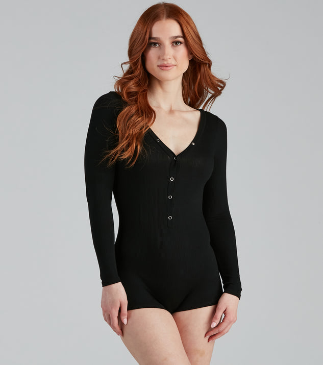 Out Of Office Henley Pajama Romper provides essential lift and support for creating your best summer outfits of the season for 2023!