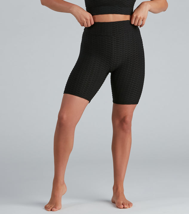 Break A Sweat Scrunch Active Biker Shorts provides essential lift and support for creating your best summer outfits of the season for 2023!
