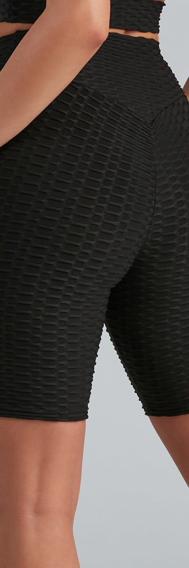 Break A Sweat Scrunch Active Biker Shorts provides essential lift and support for creating your best summer outfits of the season for 2023!