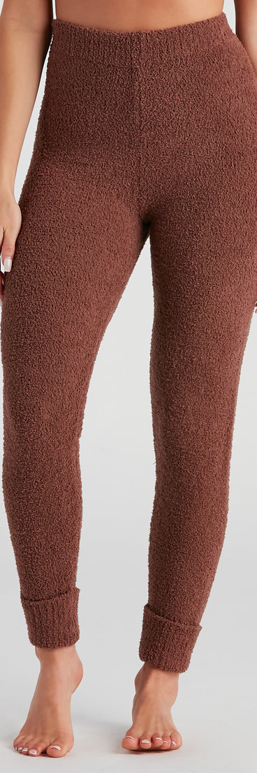 You’ll look stunning in the Essentially Cozy Chenille PJ Joggers when paired with its matching separate to create a glam clothing set perfect for parties, date nights, concert outfits, back-to-school attire, or for any summer event!