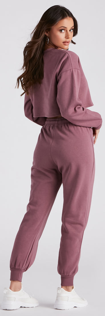 Casual Mood Crop Top And Joggers Set provides essential lift and support for creating your best summer outfits of the season for 2023!