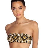 With fun and flirty details, So Chic Bandeau Swim Top shows off your unique style for a trendy outfit for the summer season!