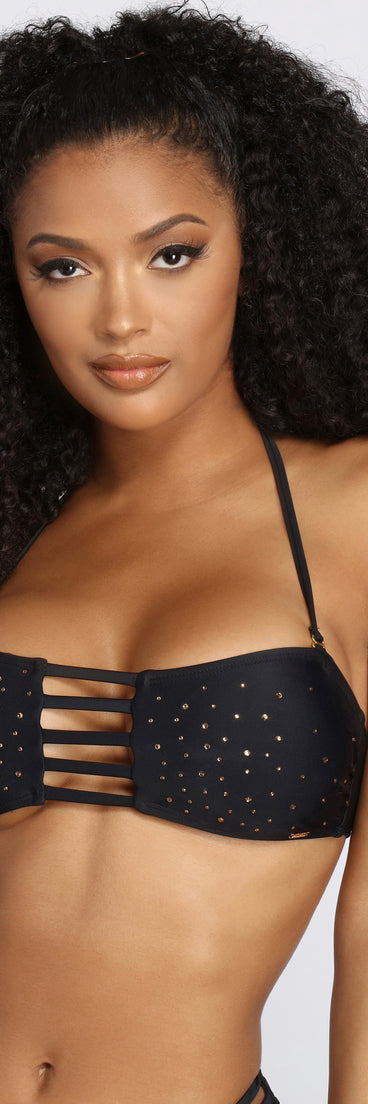 You’ll look stunning in the Heat Wave Bar Front Bandeau Swim Top when paired with its matching separate to create a glam clothing set perfect for parties, date nights, concert outfits, back-to-school attire, or for any summer event!