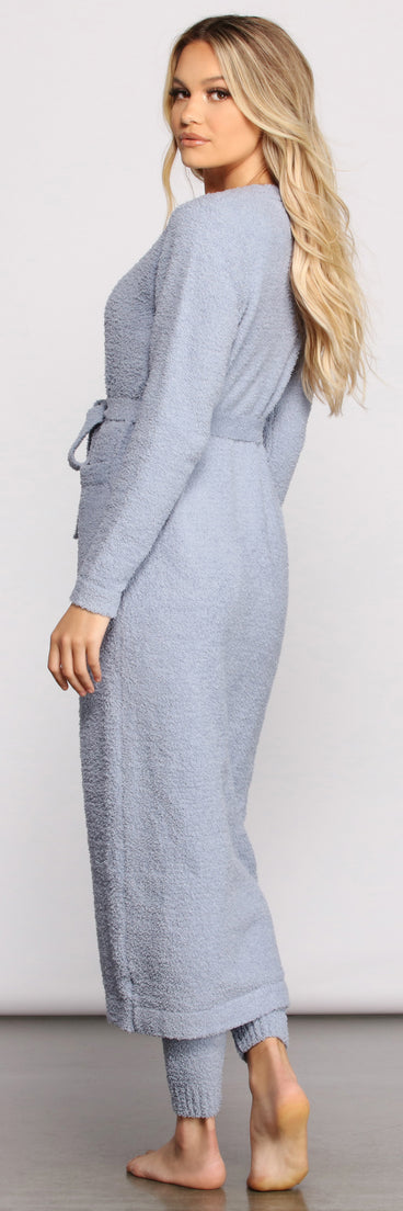 You’ll look stunning in the Chic Chenille Knit Long Belted Robe when paired with its matching separate to create a glam clothing set perfect for parties, date nights, concert outfits, back-to-school attire, or for any summer event!