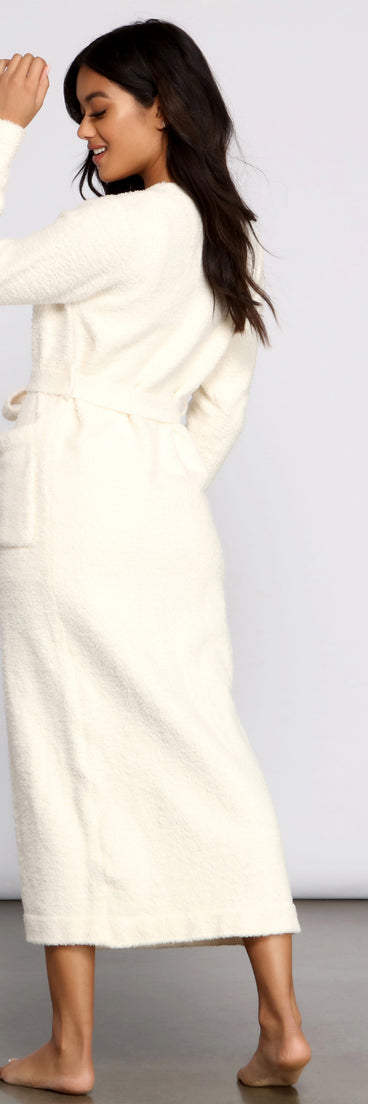You’ll look stunning in the So Cozy Long Chenille Robe when paired with its matching separate to create a glam clothing set perfect for parties, date nights, concert outfits, back-to-school attire, or for any summer event!