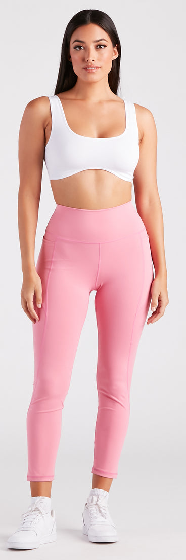 With fun and flirty details, Effortlessly On-Trend Seamless Tank Bra shows off your unique style for a trendy outfit for the summer season!