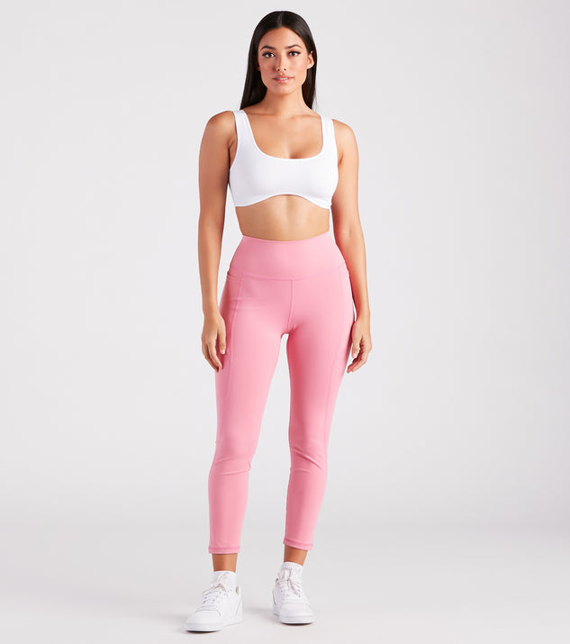 With fun and flirty details, Effortlessly On-Trend Seamless Tank Bra shows off your unique style for a trendy outfit for the summer season!