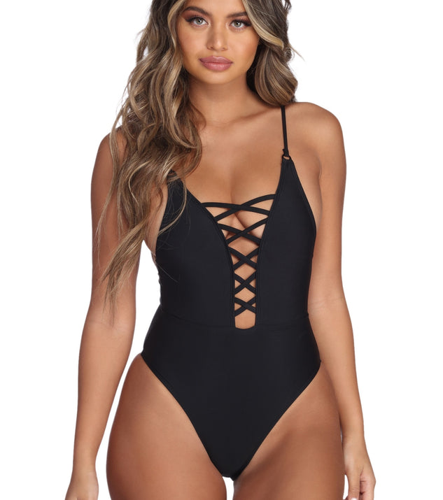 Sleek And Strappy Swimsuit is a trendy pick to create 2023 festival outfits, festival dresses, outfits for concerts or raves, and complete your best party outfits!