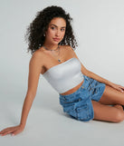 With fun and flirty details, the Sultry Gleam Seamless Metallic Bandeau Bra shows off your unique style for a trendy outfit for summer!