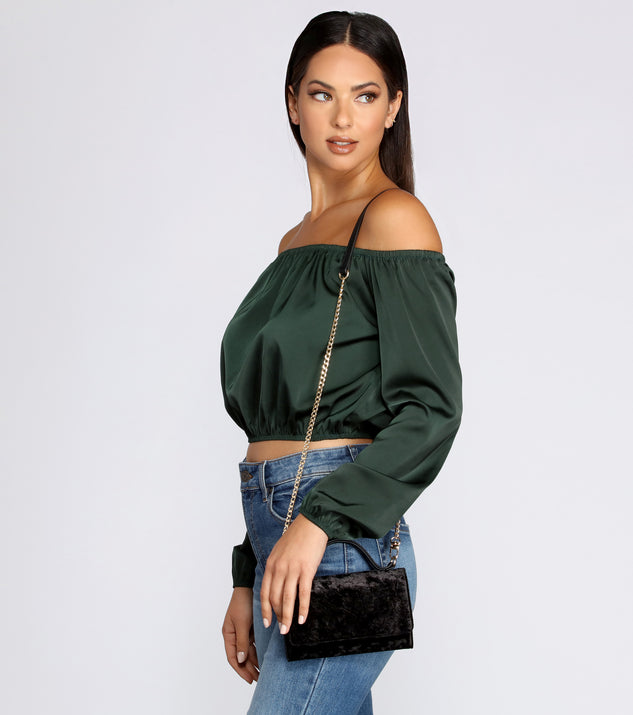 Velvet Cross-body Wallet Purse is the perfect Homecoming look pick with on-trend details to make the 2023 HOCO dance your most memorable event yet!