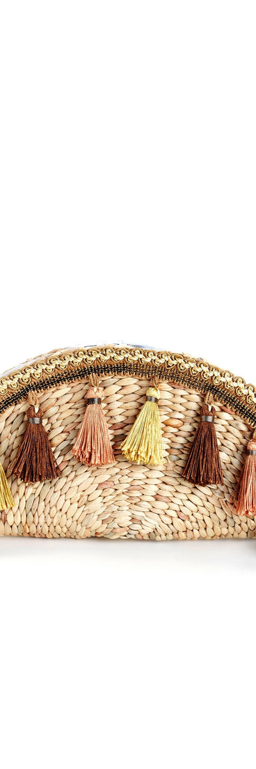 Tassel Straw Clutch is a trendy pick to create 2023 festival outfits, festival dresses, outfits for concerts or raves, and complete your best party outfits!