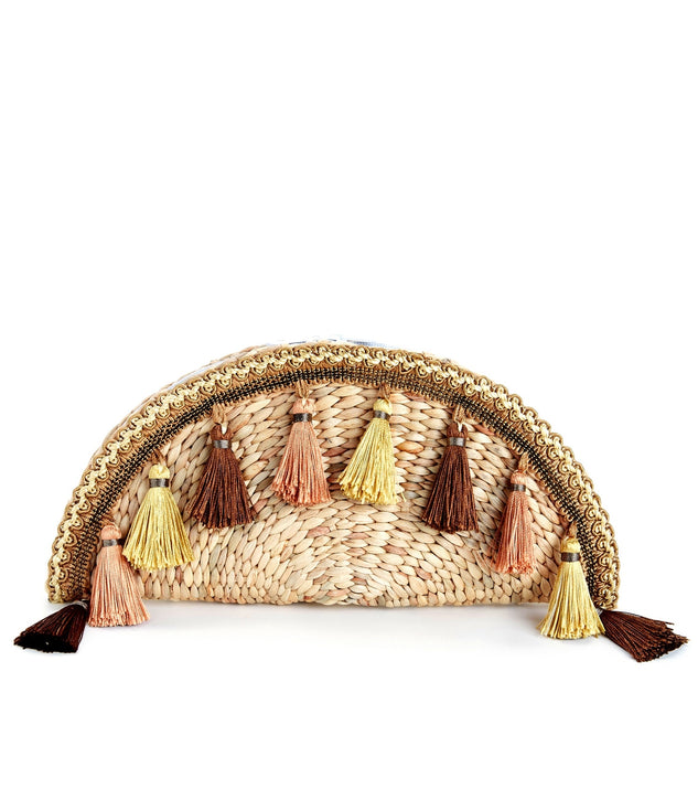Tassel Straw Clutch is a trendy pick to create 2023 festival outfits, festival dresses, outfits for concerts or raves, and complete your best party outfits!