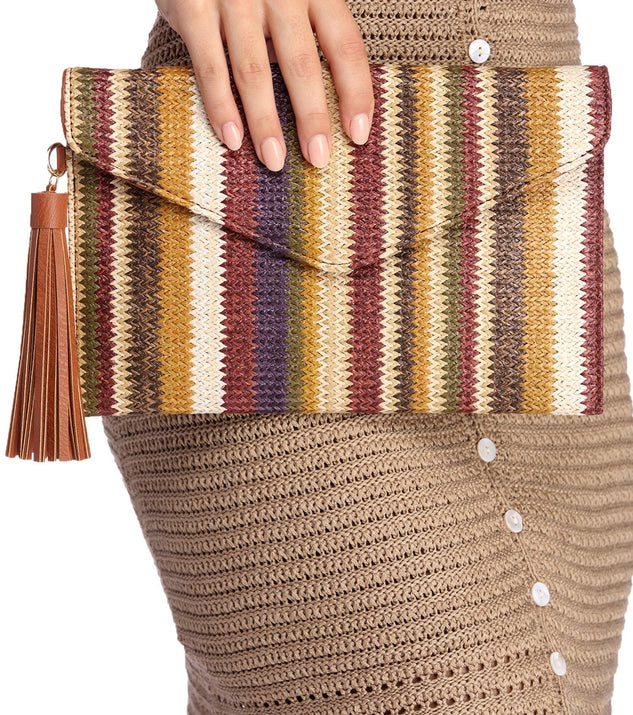 Straw Striped Clutch is a trendy pick to create 2023 festival outfits, festival dresses, outfits for concerts or raves, and complete your best party outfits!