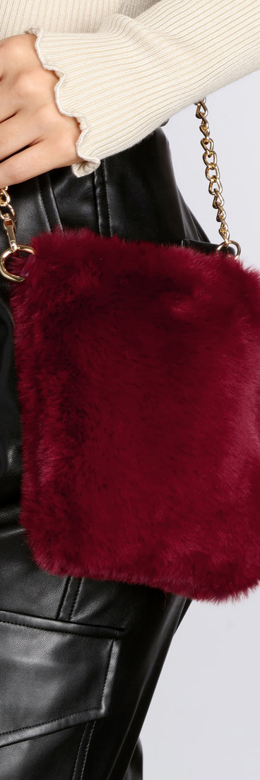 Faux Fur Cross-body Purse is a fire pick to create 2023 festival outfits, concert dresses, outfits for raves, or to complete your best party outfits or clubwear!