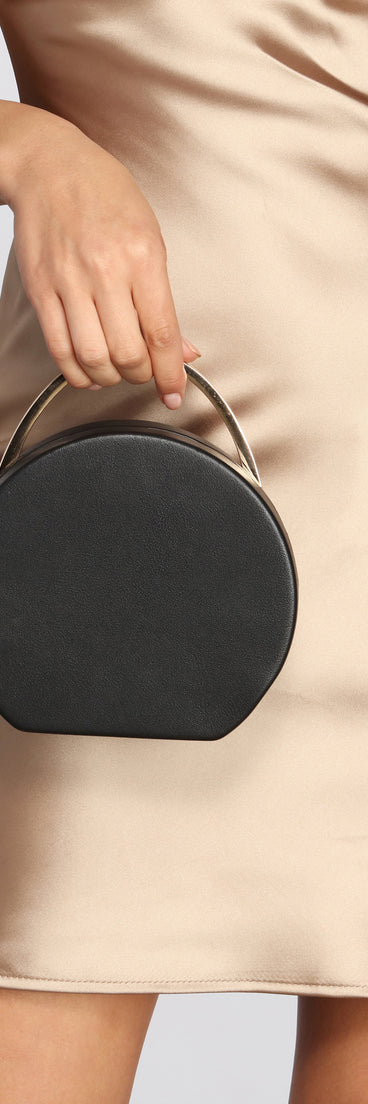 Come In Clutch Round Purse