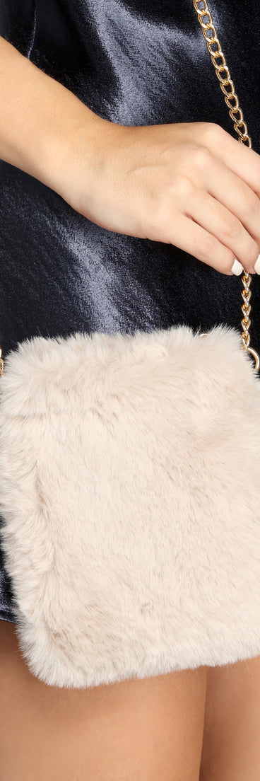 Faux Fur Cross-body Purse is a trendy pick to create 2023 festival outfits, festival dresses, outfits for concerts or raves, and complete your best party outfits!