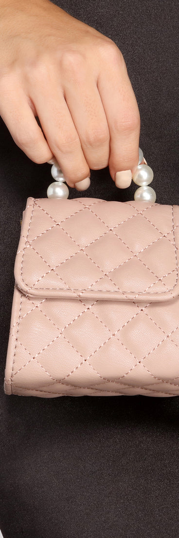 Fancy Babe Pearl Handle Mini Quilted Purse is a trendy pick to create 2023 festival outfits, festival dresses, outfits for concerts or raves, and complete your best party outfits!