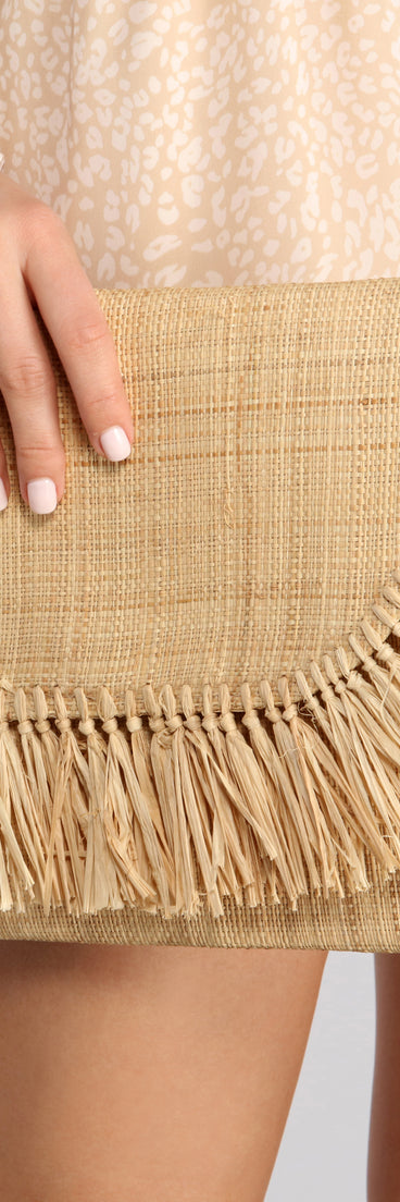 Island Time Straw Fringe Clutch is a trendy pick to create 2023 festival outfits, festival dresses, outfits for concerts or raves, and complete your best party outfits!