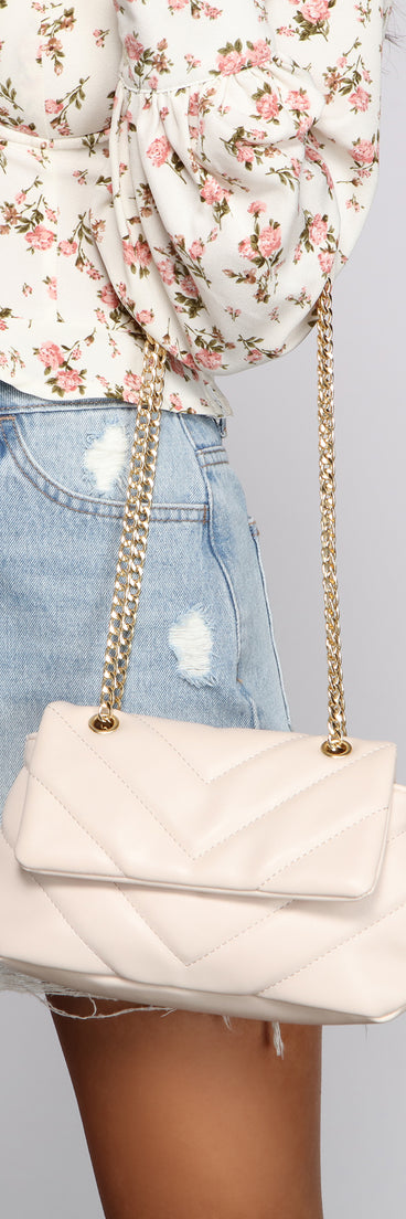 So Glam Faux Leather Quilted Handbag is a trendy pick to create 2023 festival outfits, festival dresses, outfits for concerts or raves, and complete your best party outfits!