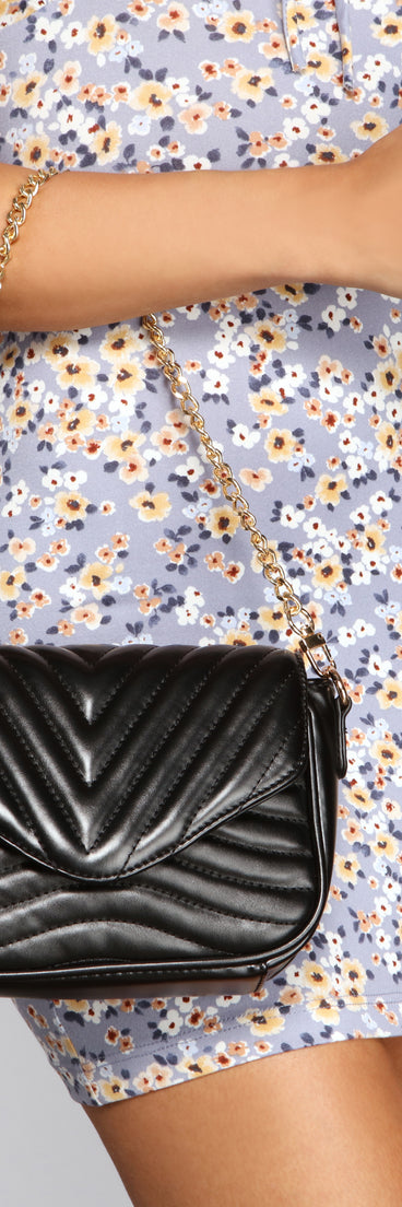 Trendy And Luxe Quilted Crossbody Purse is a trendy pick to create 2023 festival outfits, festival dresses, outfits for concerts or raves, and complete your best party outfits!