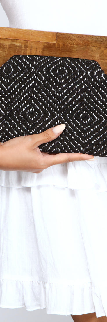 Glam Moment Geometric Clutch is a trendy pick to create 2023 festival outfits, festival dresses, outfits for concerts or raves, and complete your best party outfits!