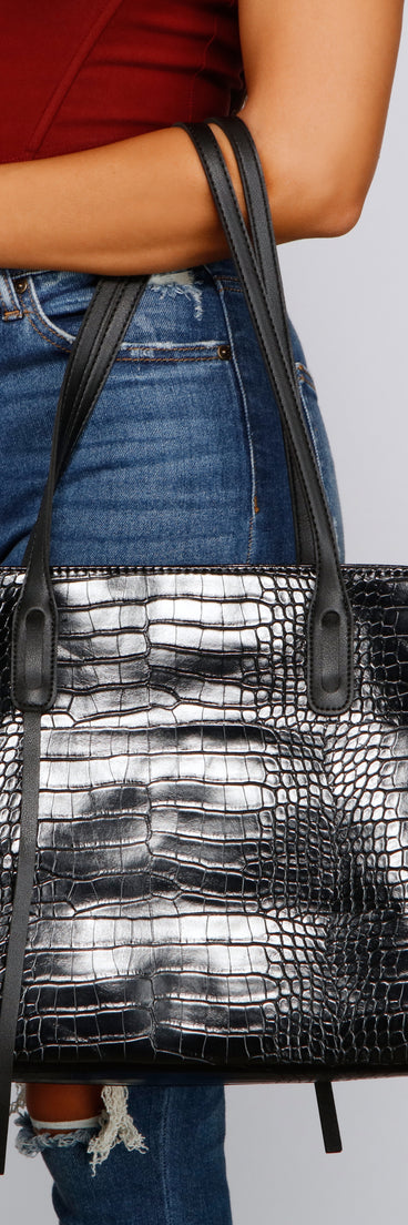 Girl On The Go Tote Bag