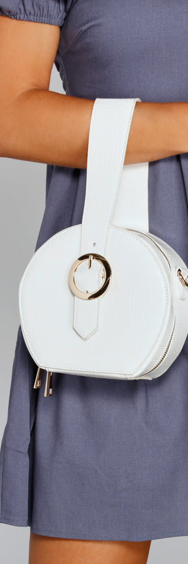 Luxe Life Top Handle Bag is a trendy pick to create 2023 festival outfits, festival dresses, outfits for concerts or raves, and complete your best party outfits!