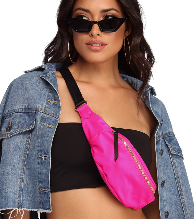 So Electric Neon Fanny Pack is a trendy pick to create 2023 festival outfits, festival dresses, outfits for concerts or raves, and complete your best party outfits!