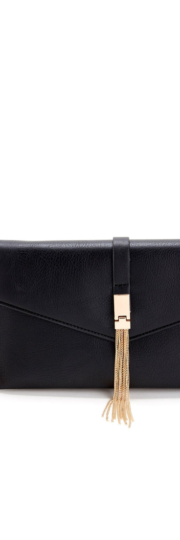 Metal Tassel Envelope Clutch is the perfect Homecoming look pick with on-trend details to make the 2023 HOCO dance your most memorable event yet!