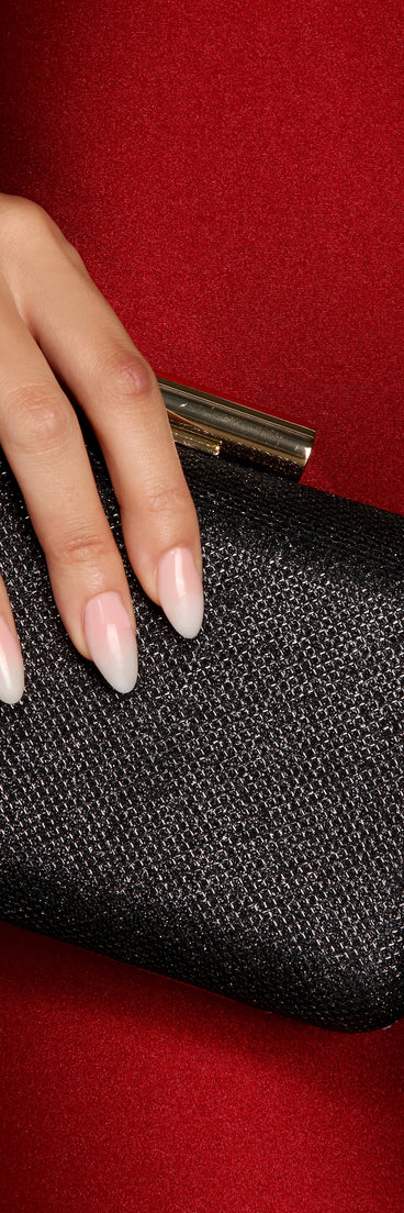 Only The Essentials Mesh Clutch is the perfect Homecoming look pick with on-trend details to make the 2023 HOCO dance your most memorable event yet!