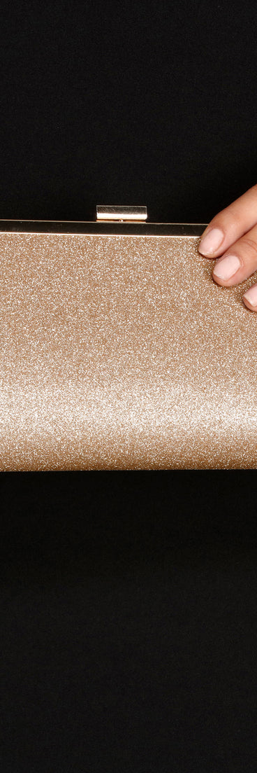 Fame And Fortune Glitter Clutch is the perfect Homecoming look pick with on-trend details to make the 2023 HOCO dance your most memorable event yet!