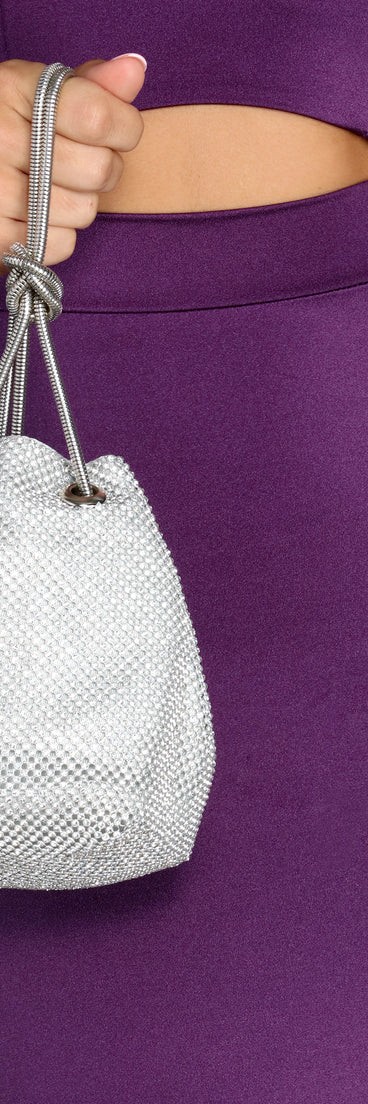 Rhinestone Mesh Bucket Bag is the perfect Homecoming look pick with on-trend details to make the 2023 HOCO dance your most memorable event yet!