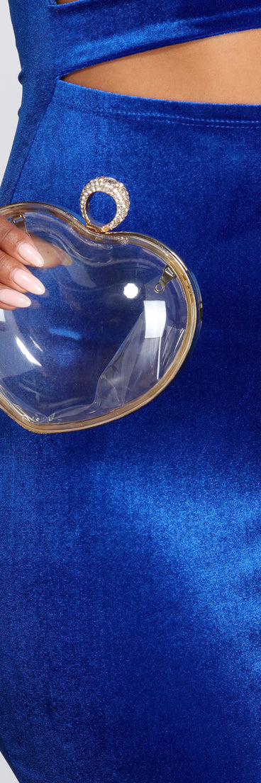 Clear Heart Clutch is the perfect Homecoming look pick with on-trend details to make the 2023 HOCO dance your most memorable event yet!