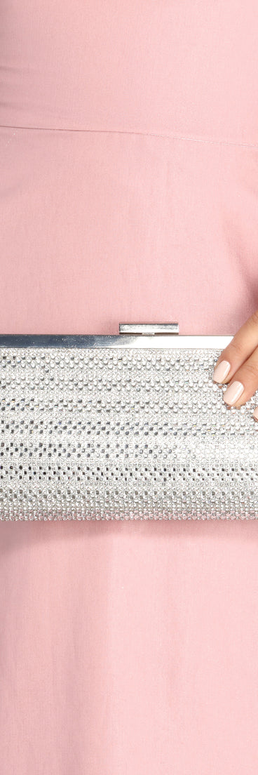 Silver Rhinestone Evening Clutch is the perfect Homecoming look pick with on-trend details to make the 2023 HOCO dance your most memorable event yet!