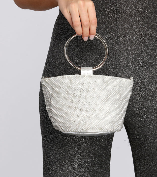 O-Ring Handle Rhinestone Bucket Purse is the perfect Homecoming look pick with on-trend details to make the 2023 HOCO dance your most memorable event yet!