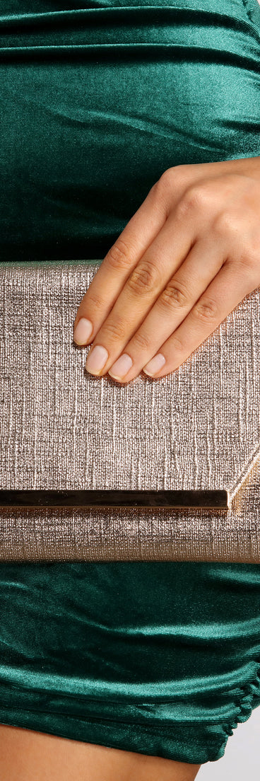 With Glitzy Glitter Mesh Envelope Clutch as your homecoming jewelry or accessories, your 2023 Homecoming dress look will be fire!