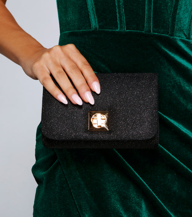 With Glitz And Glamour Glitter Crossbody as your homecoming jewelry or accessories, your 2023 Homecoming dress look will be fire!