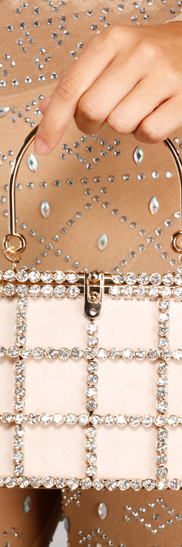 With Luxe Glamour Top Handle Bag as your homecoming jewelry or accessories, your 2023 Homecoming dress look will be fire!