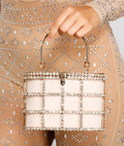 With Luxe Glamour Top Handle Bag as your homecoming jewelry or accessories, your 2023 Homecoming dress look will be fire!