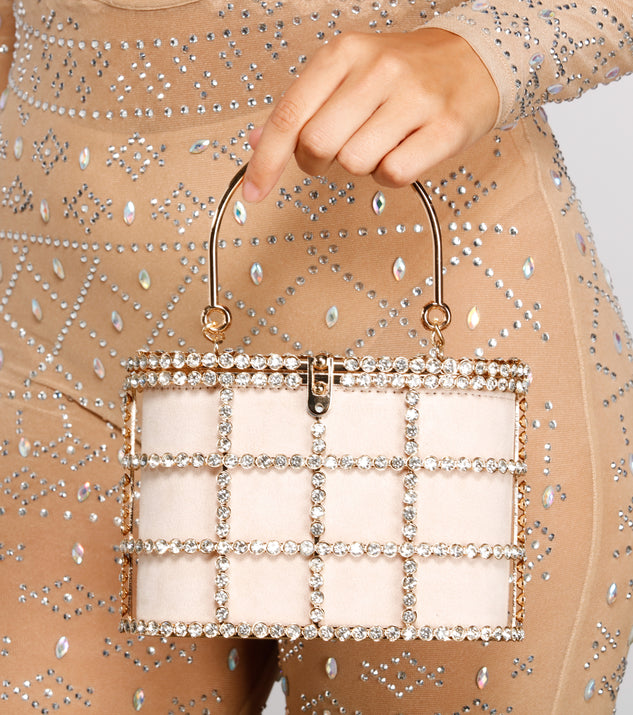 With Luxe Glamour Top Handle Bag as your homecoming jewelry or accessories, your 2023 Homecoming dress look will be fire!