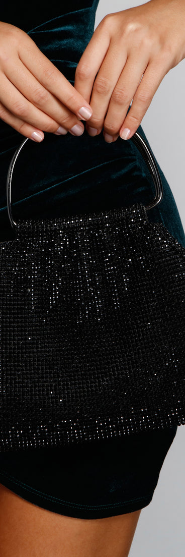 With Shimmering Chic Rhinestone Mesh Bag as your homecoming jewelry or accessories, your 2023 Homecoming dress look will be fire!